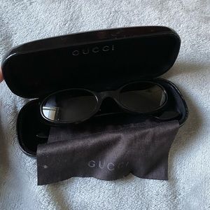 gucci sunglasses + case + cleaning cloth